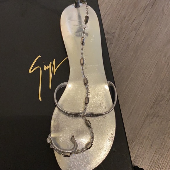 Giuseppe Zanotti Flat toe loop sandals with magnetic crystal tie ups. - Picture 2 of 9